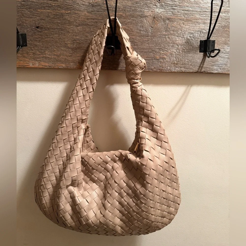 Urban Expressions Vanessa Vegan Hobo Bag Tan Shoulder Purse Woven EUC